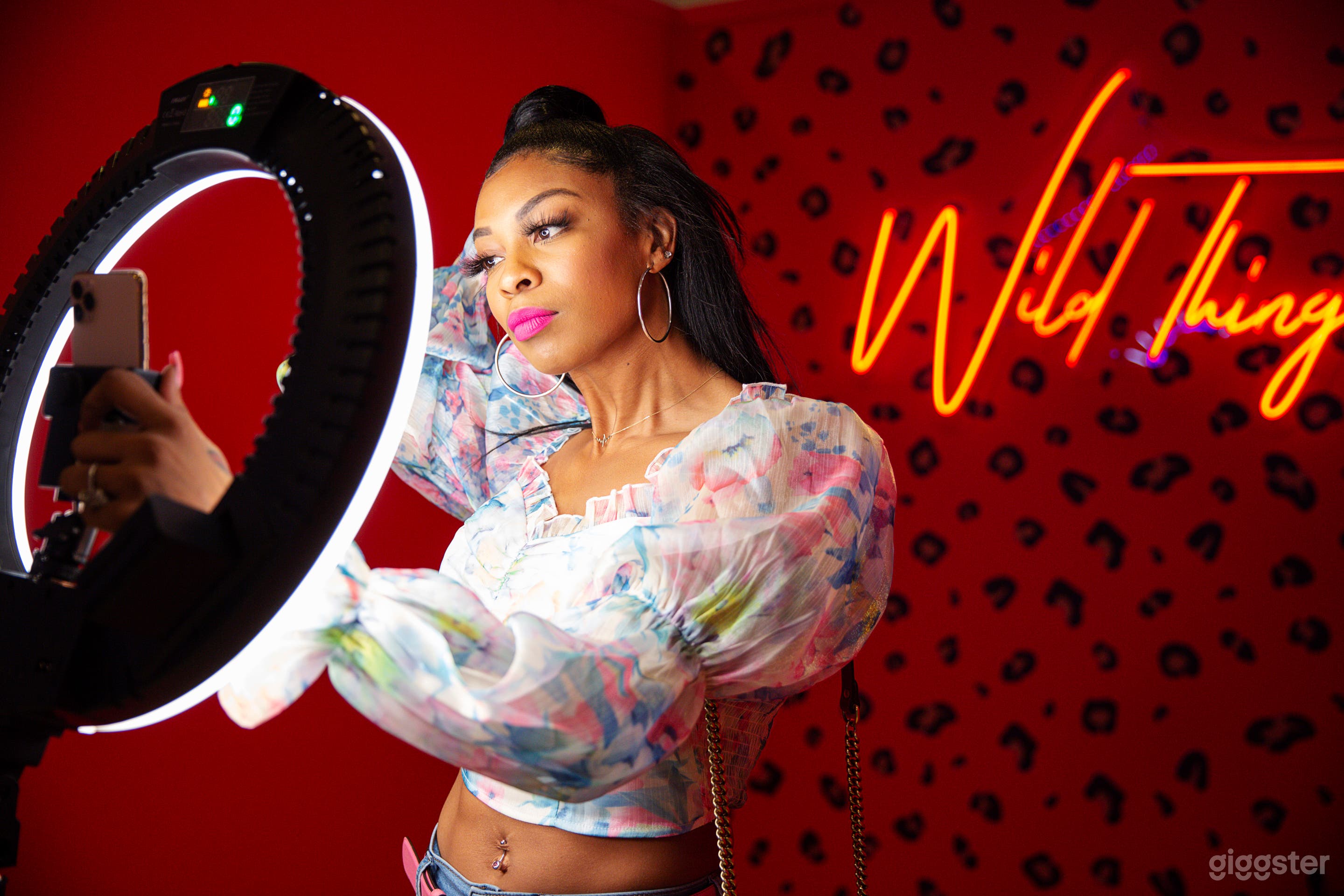 We provide professional ring lights that offer brightness and temperature controls.