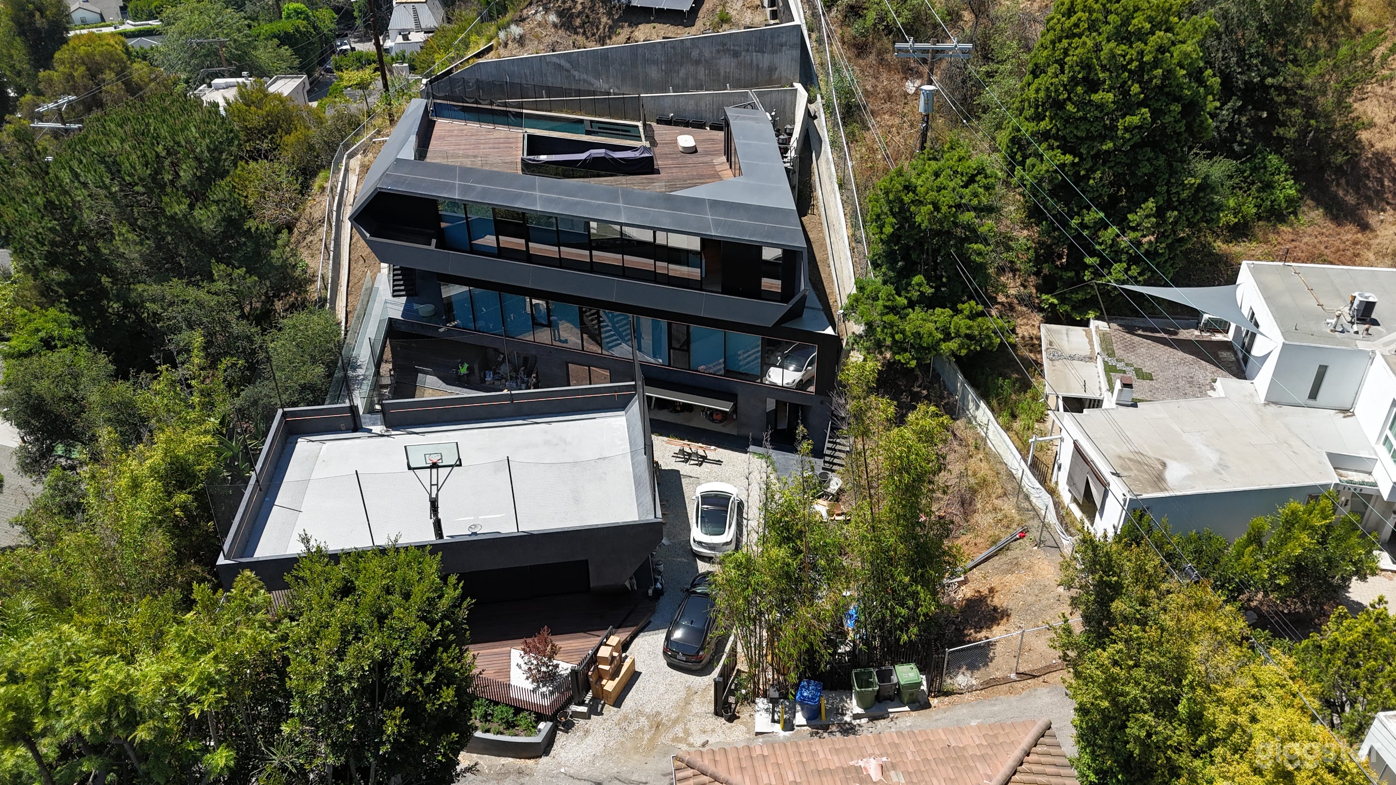 Brand-New Ultra Modern Architectural Masterpiece Photo 4