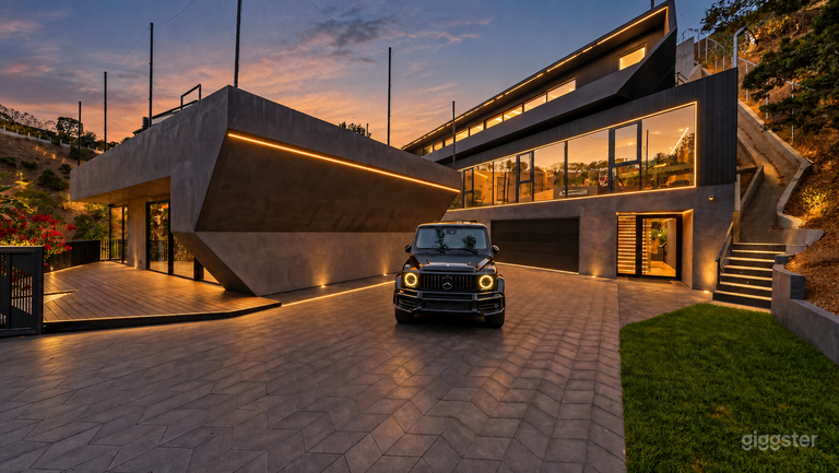  Brand-New Ultra Modern Architectural Masterpiece 