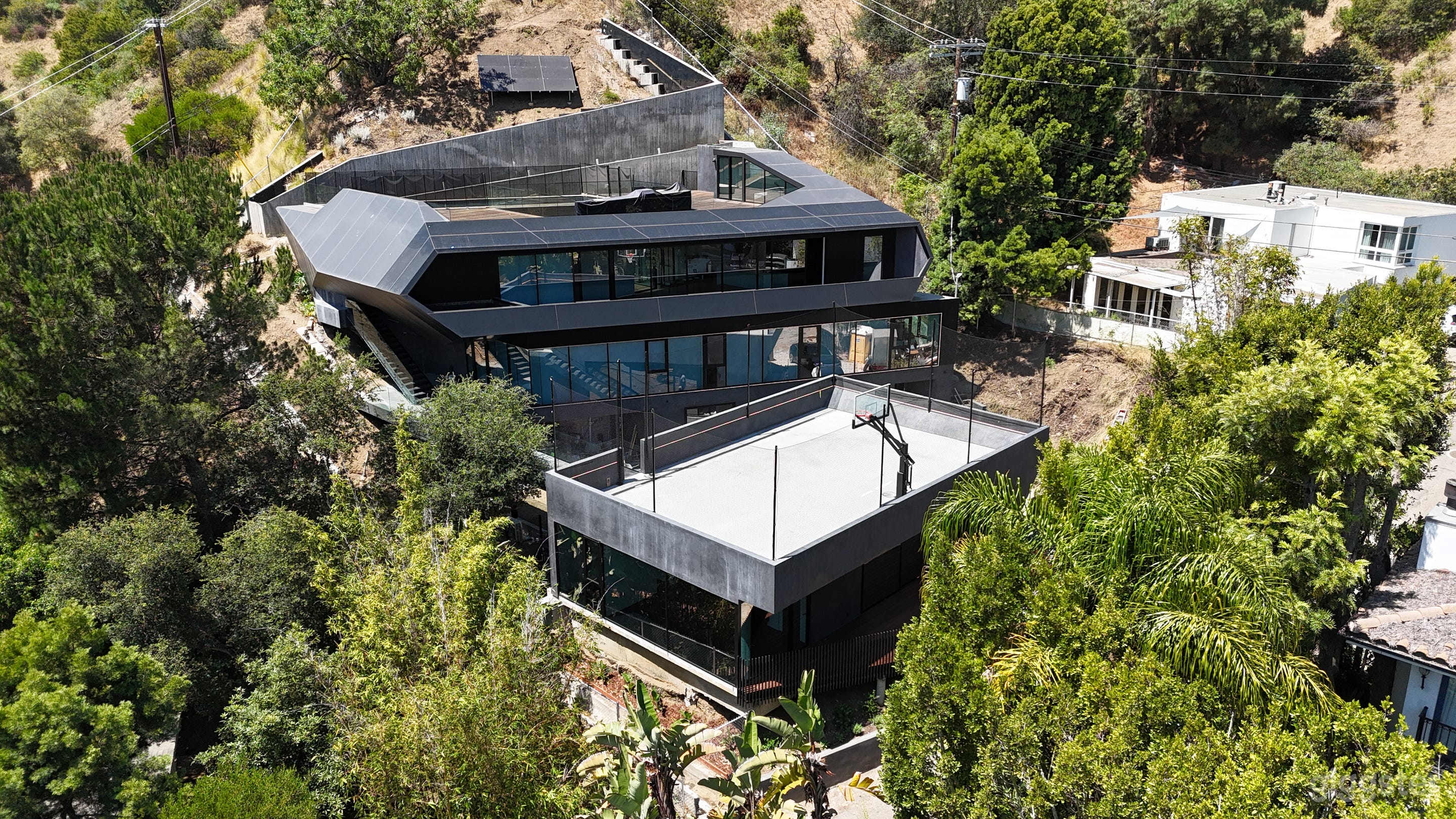 Brand-New Ultra Modern Architectural Masterpiece Photo 3