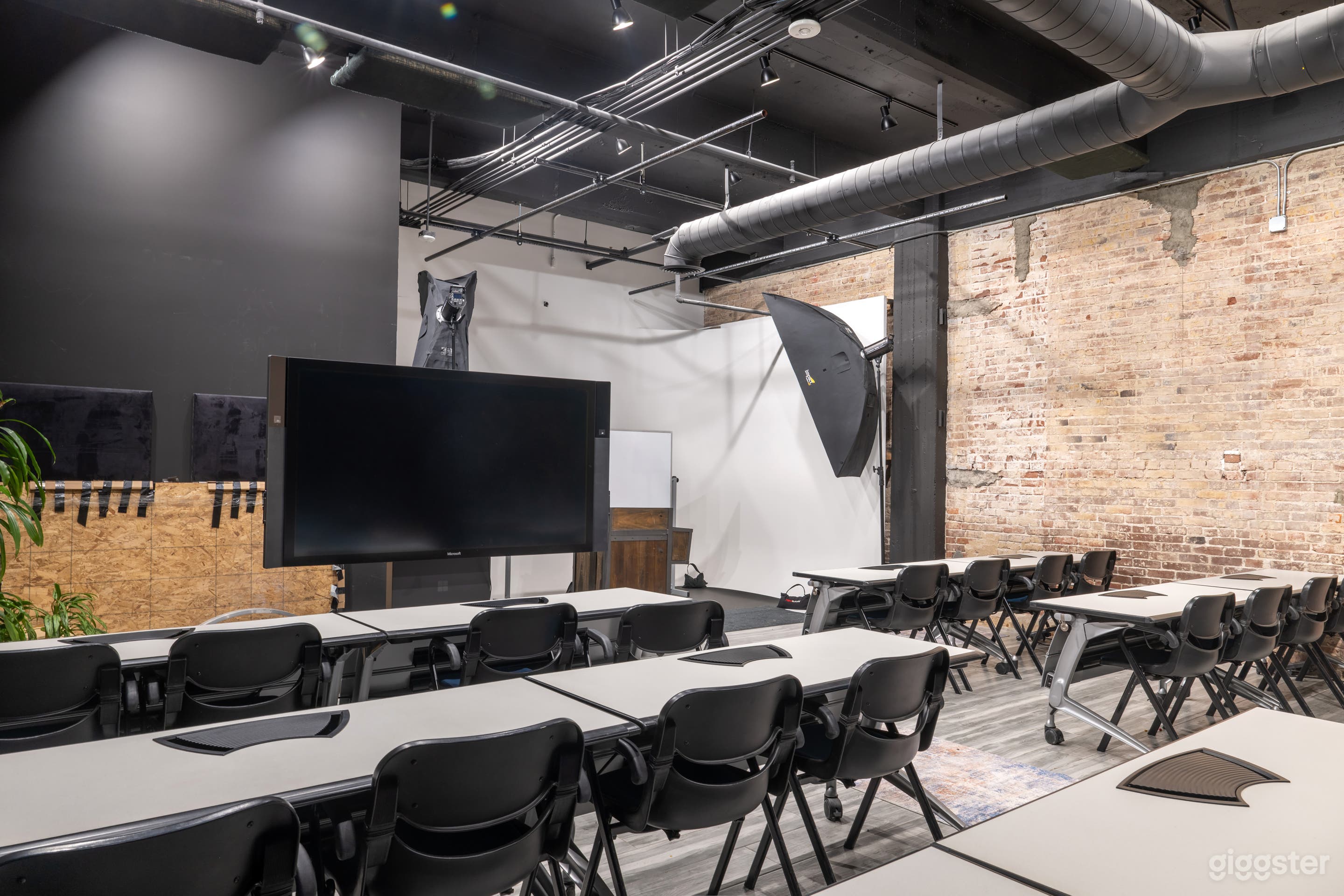 25 Person Classroom / Training Room Photo 1