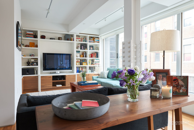  Wall-to-ceiling windows 