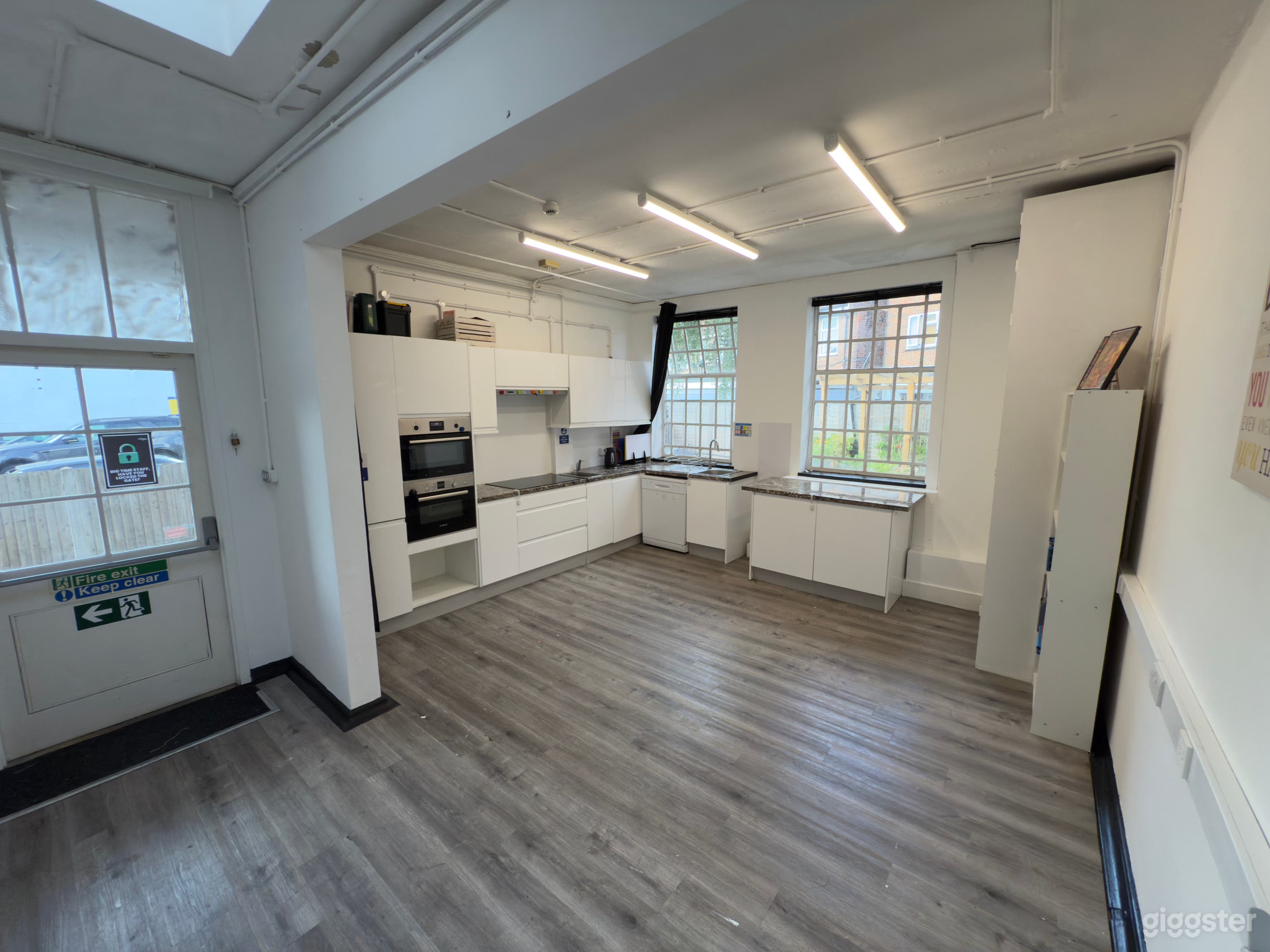 Studio 3/Kitchen  Photo 4