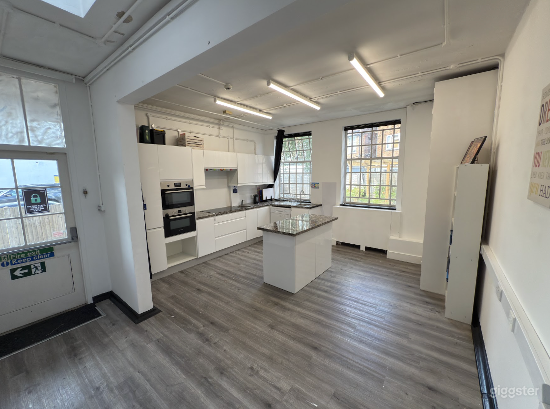 Studio 3/Kitchen  Photo 1