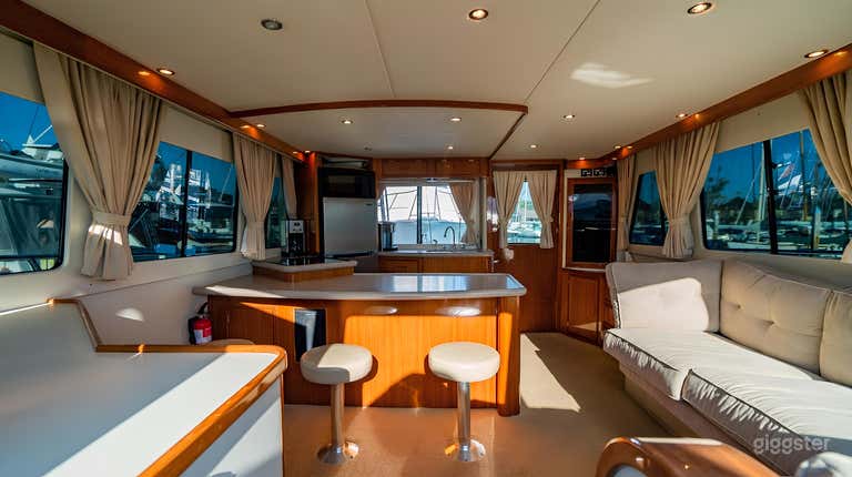  Hot Reeling 54' FISHING CHARTER 