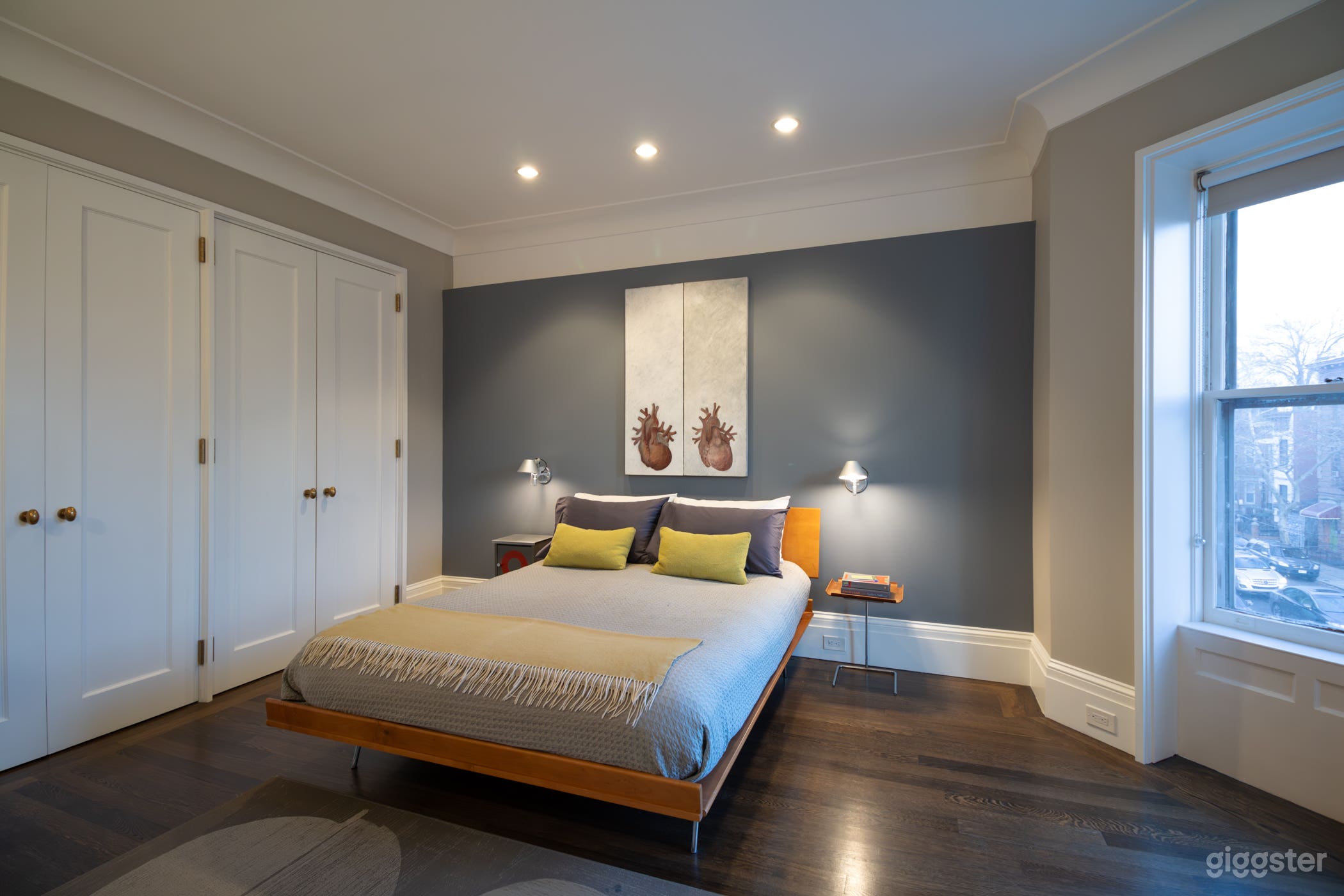 Classic-Modern Brooklyn Limestone Townhouse Photo 3