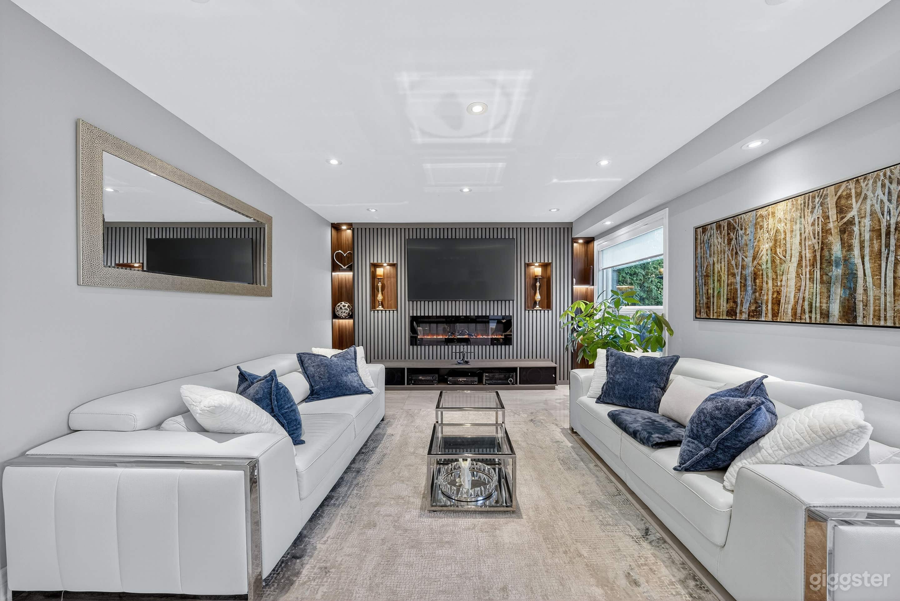 Cinematic Family Estate with Private Pool Photo 3