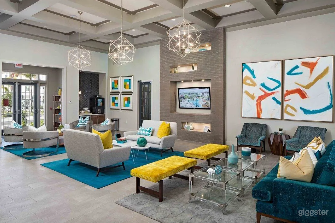 Modern SOHO Oasis Photo 1