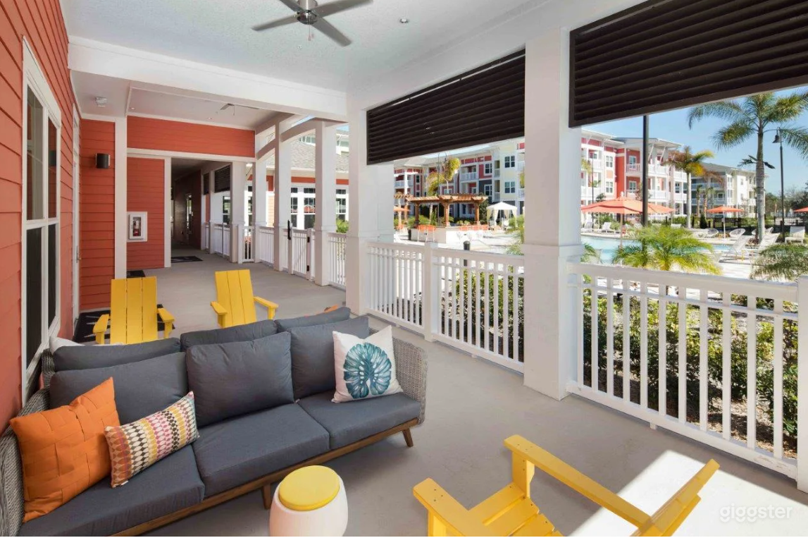 Modern SOHO Oasis Photo 4