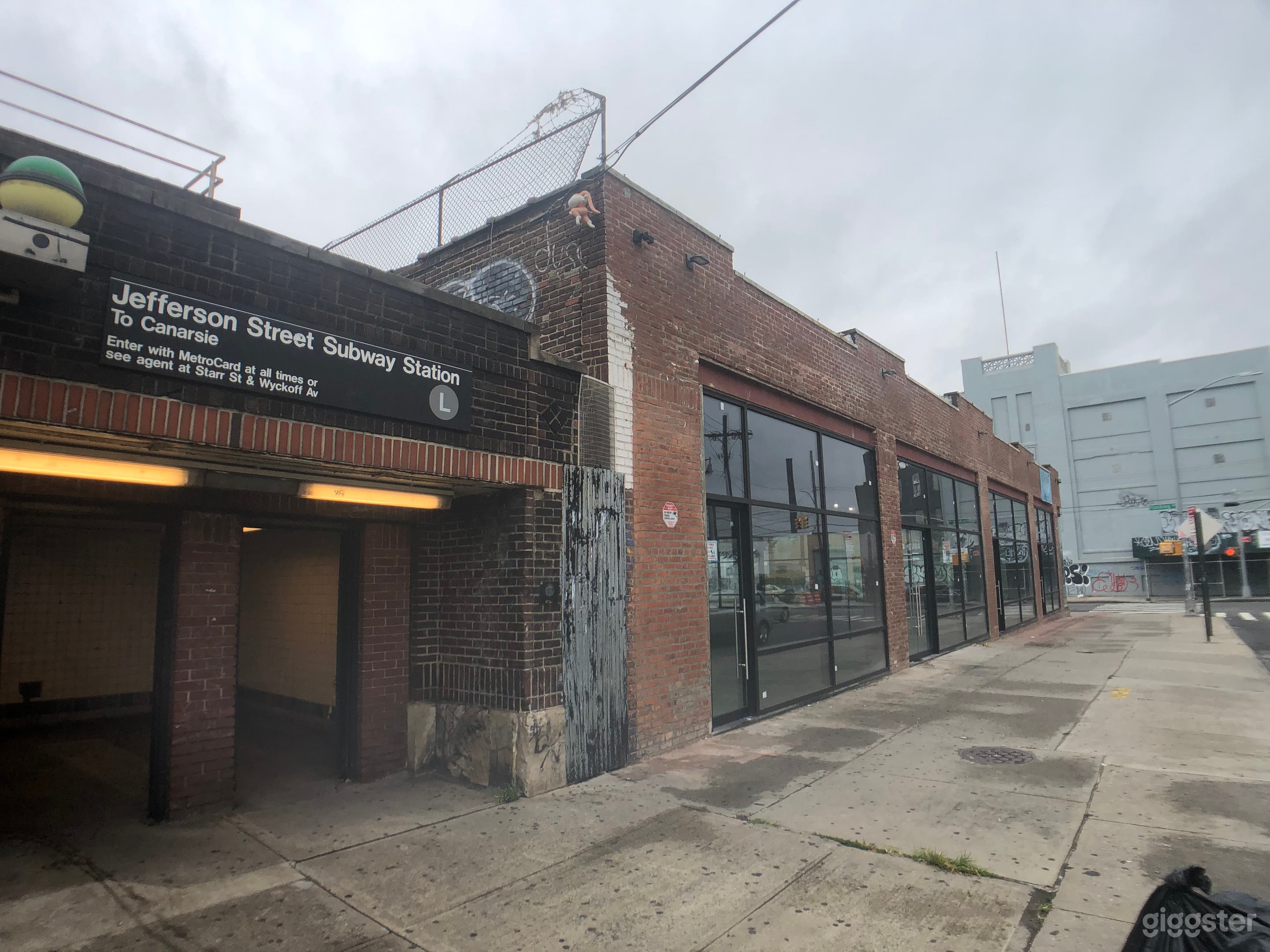 NYC AVANT GARDE LOCATION  Photo 2