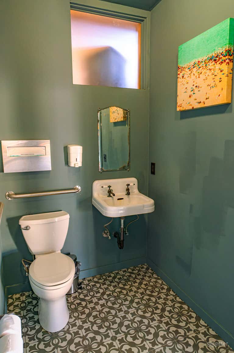  STUDIO SPACE for Dance | Meeting | Rehearsal with Courtyard and Natural Light 