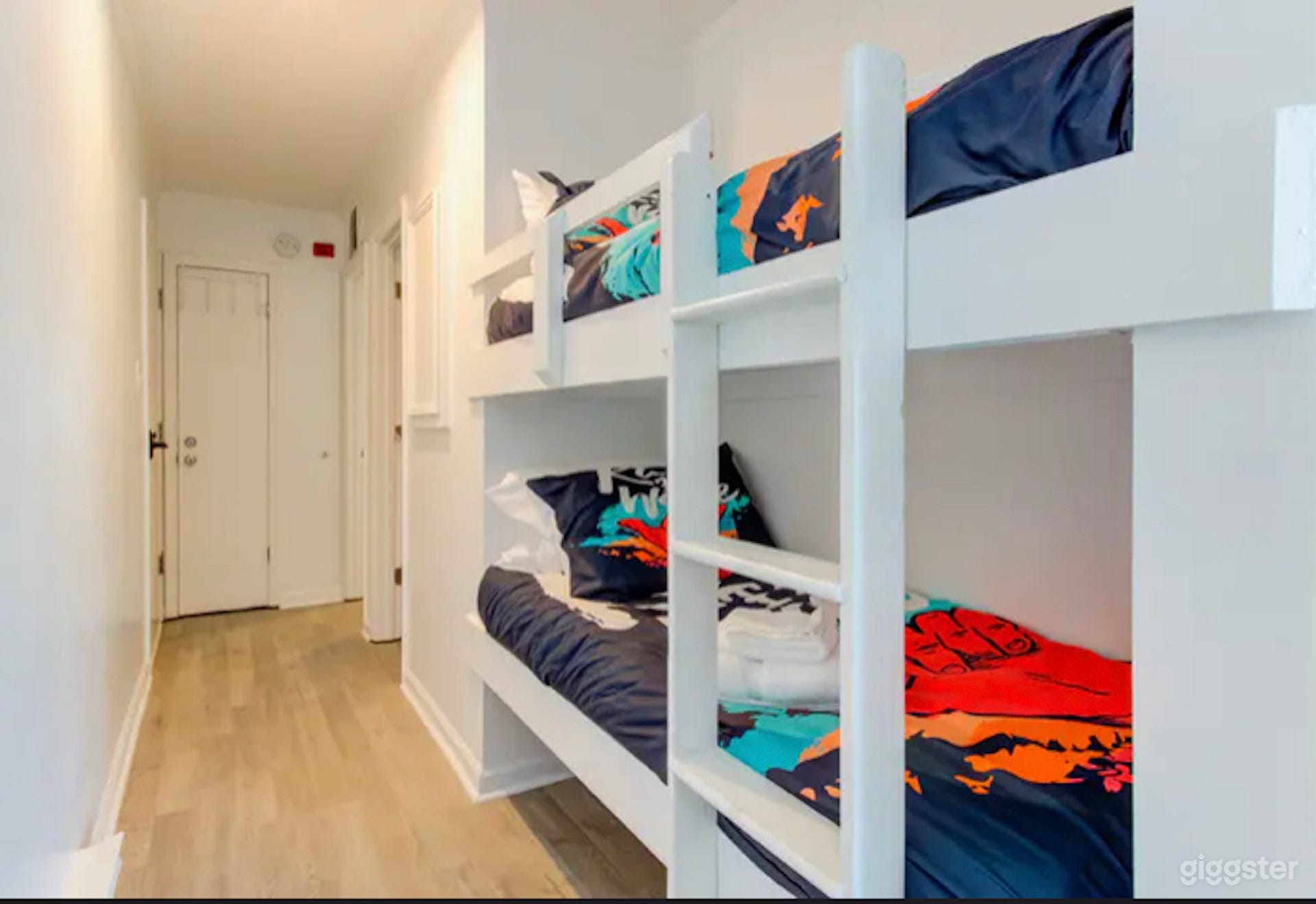 Surfers Paradise - Oceanfront bunk beds surfboards Photo 4