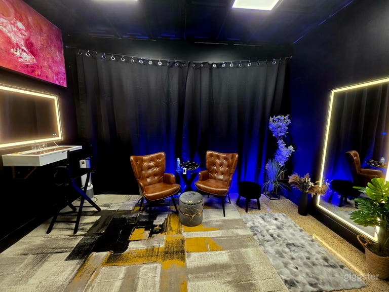  Estudio de Producción con Pared Cyc en Uptown con Iluminación | Foto + Video 