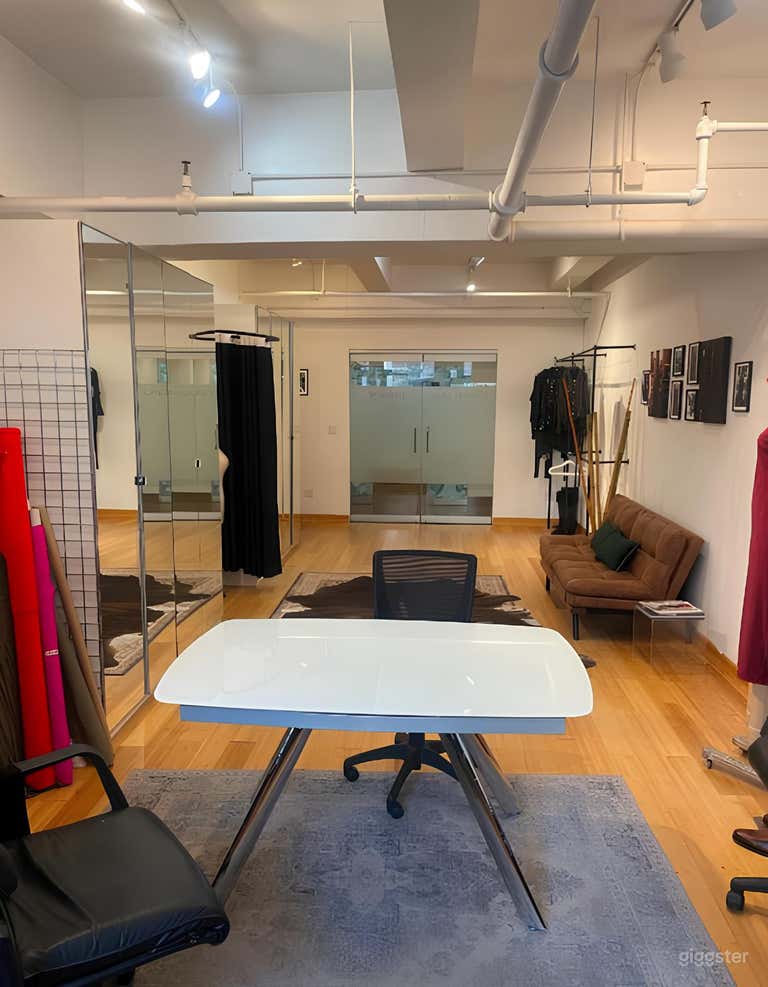  Garment District Showroom in NYC 