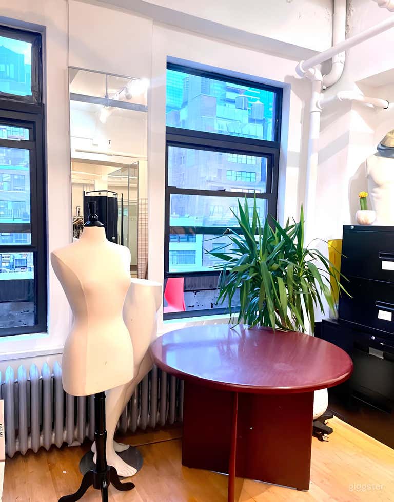  Garment District Showroom in NYC 