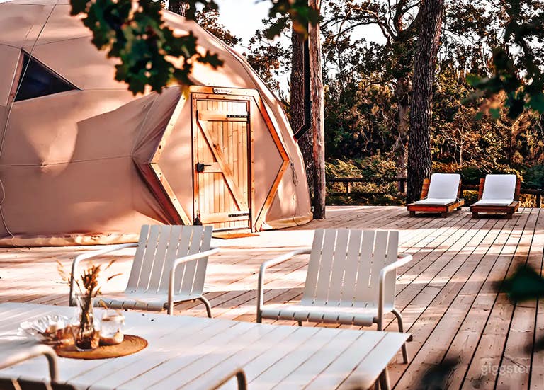  Luxury Lakeside Tipi Guest Suite 