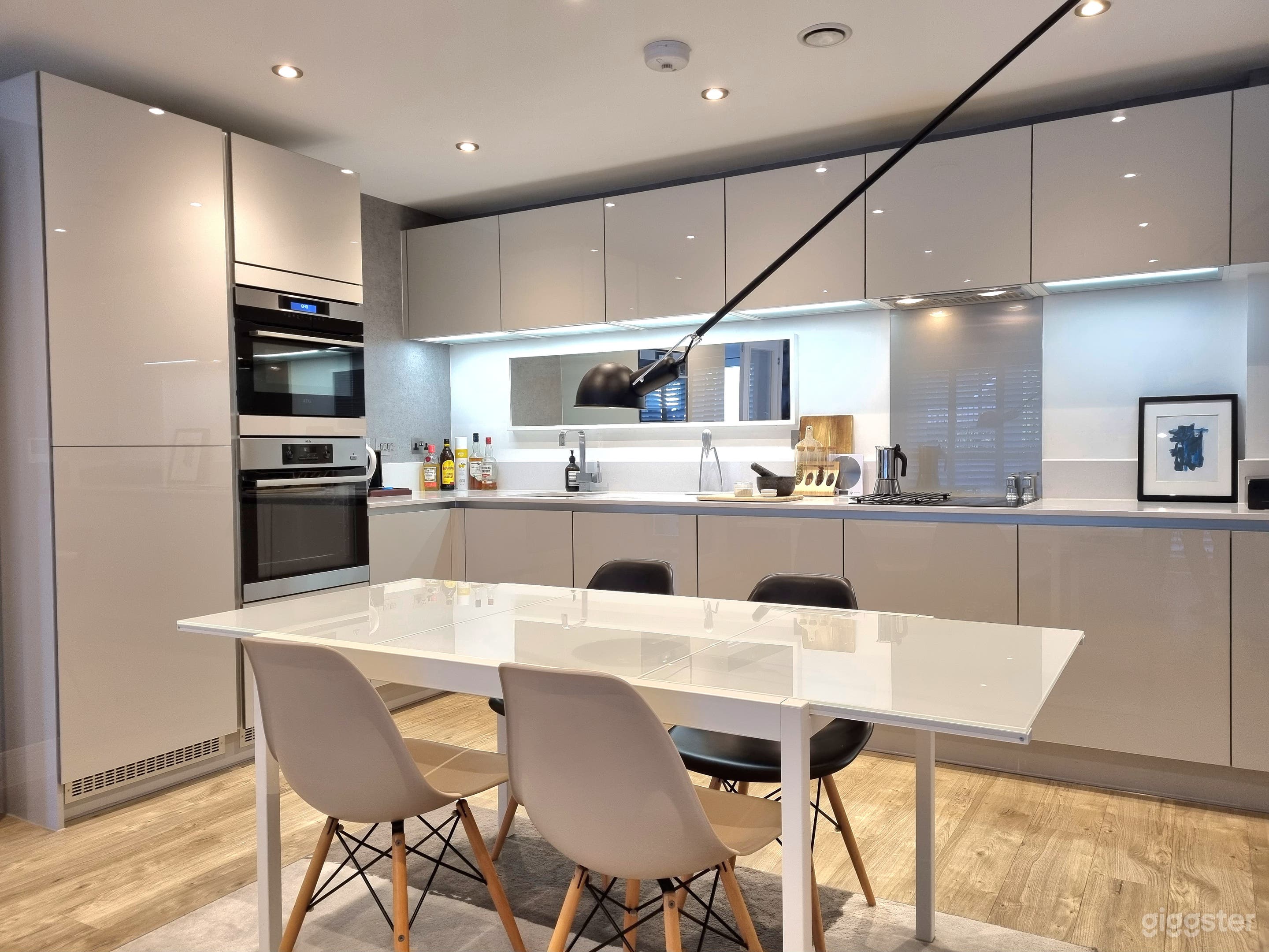 Modern kitchen and dining 