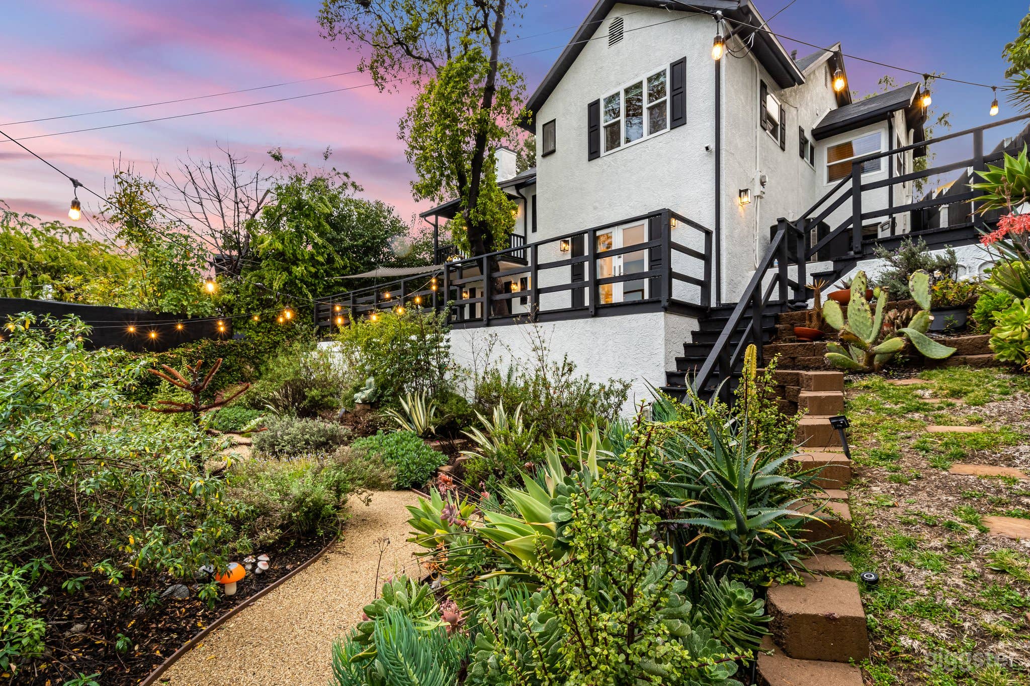 Amazing Hilltop Garden Havens Photo 3