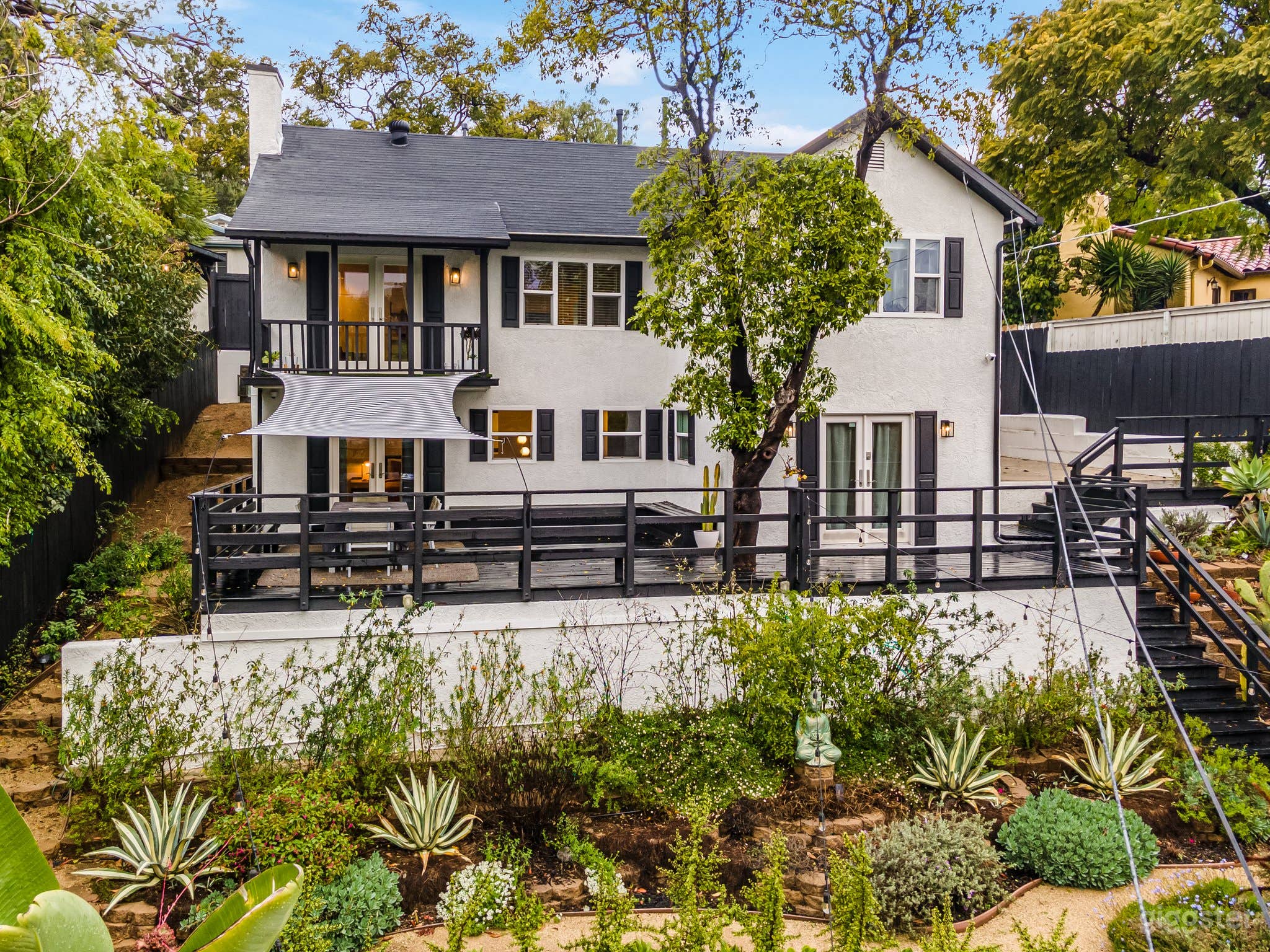 Amazing Hilltop Garden Havens Photo 2