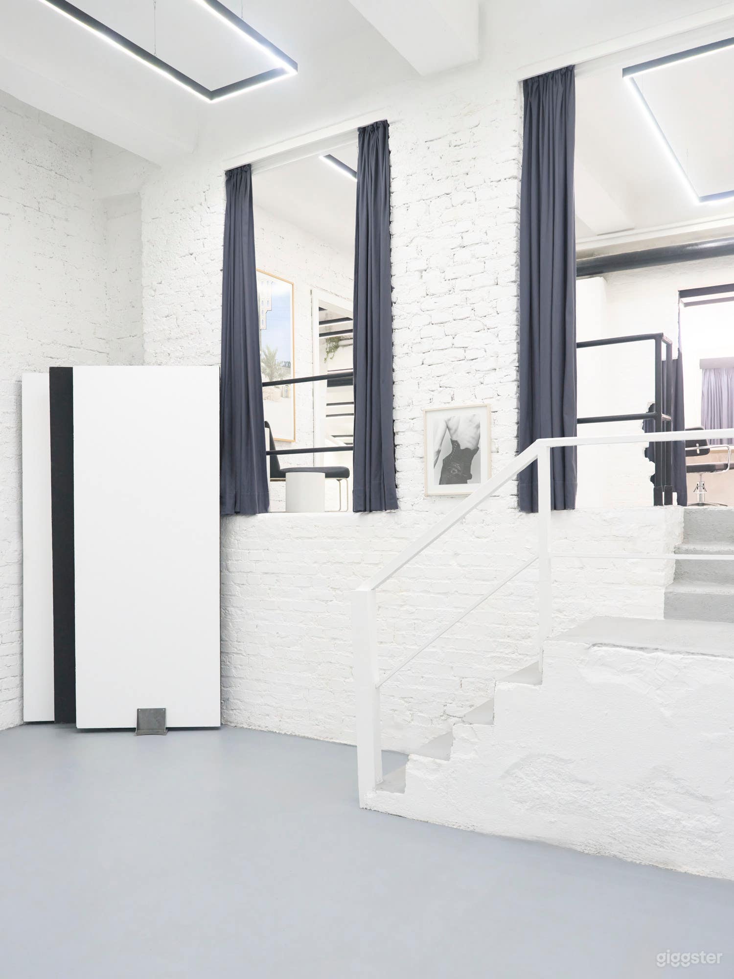 Fotostudio mit künstlichem Licht und Galerieebene Foto 3
