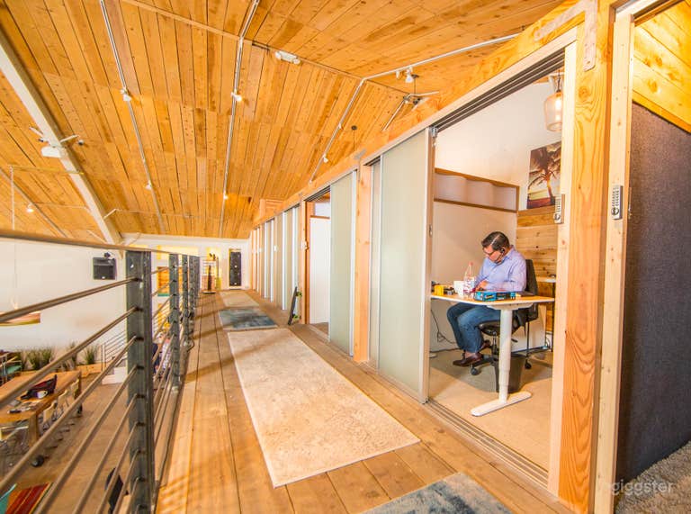  Industrial Warehouse Loft Meets Beach House/Office 