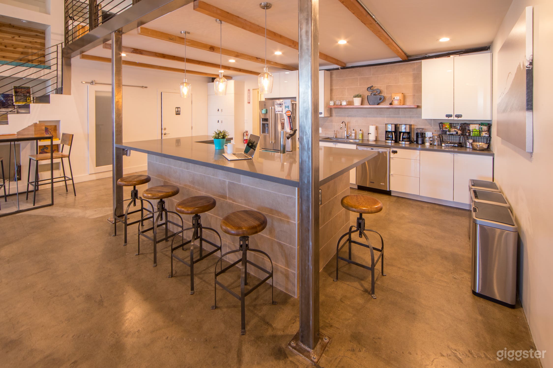 Industrial Warehouse Loft Meets Beach House/Office Photo 3