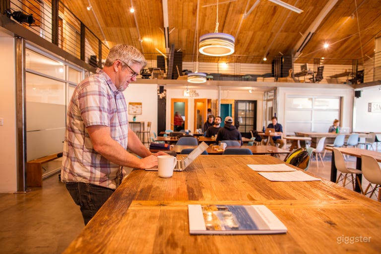  Industrial Warehouse Loft Meets Beach House/Office 