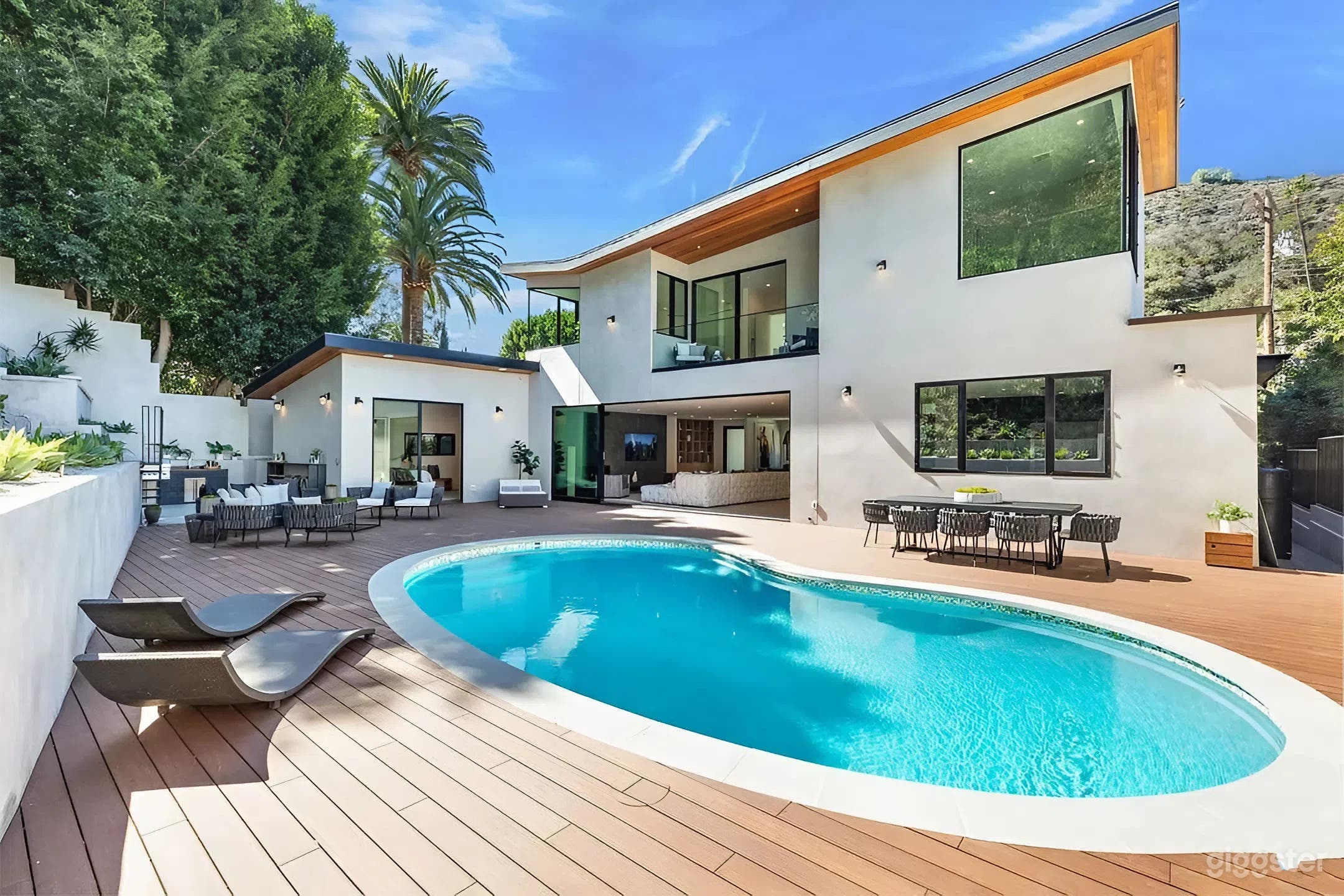 Magnificent Architectural Home with Luxurious Finishes and Sparkling Pool Photo 1