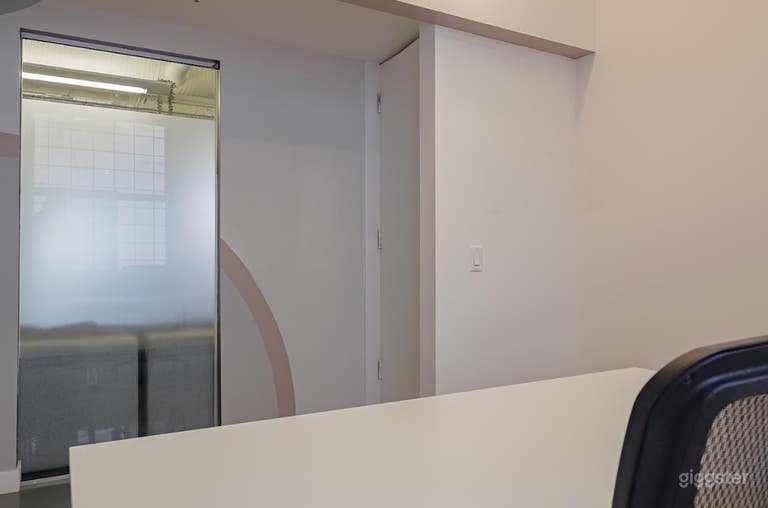  Cozy & Aesthetic 2-Person Office 