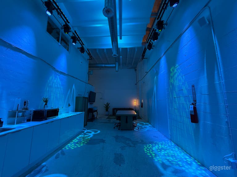  White box venue with lighting, audio, & projection mapping. 