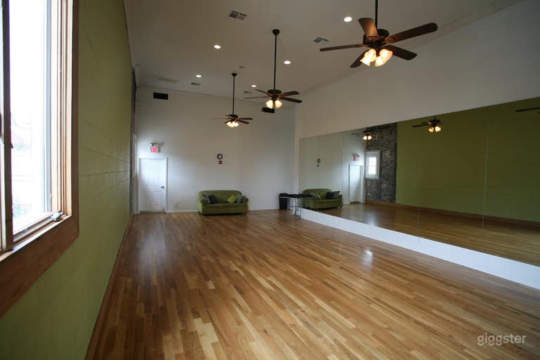  Studio 2 with Vinyl Flooring 