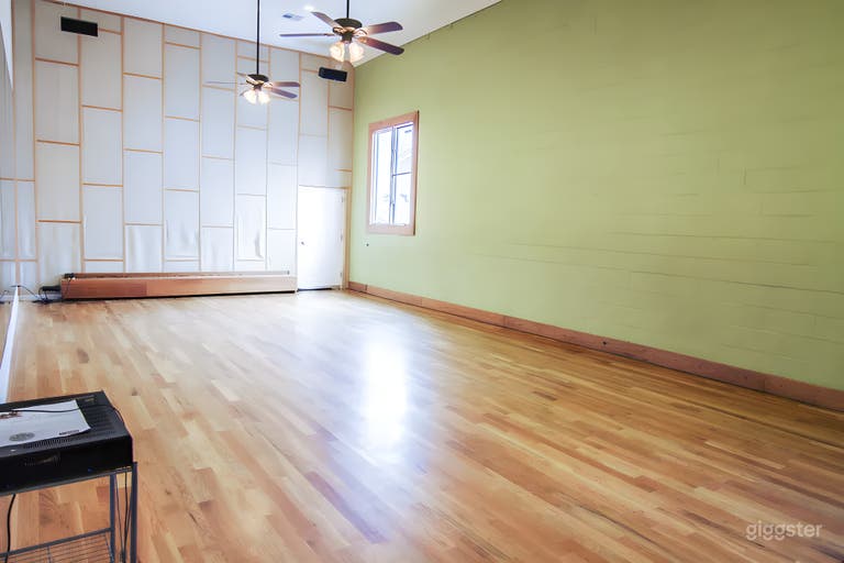  Studio 2 with Vinyl Flooring 