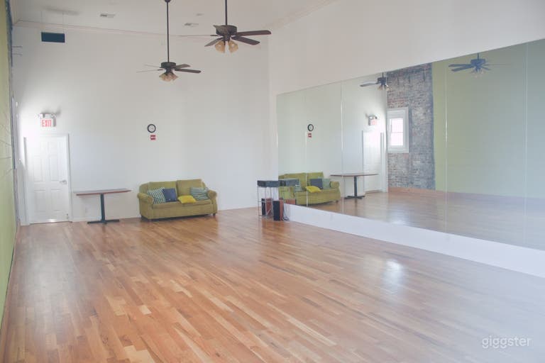  Studio 2 with Vinyl Flooring 