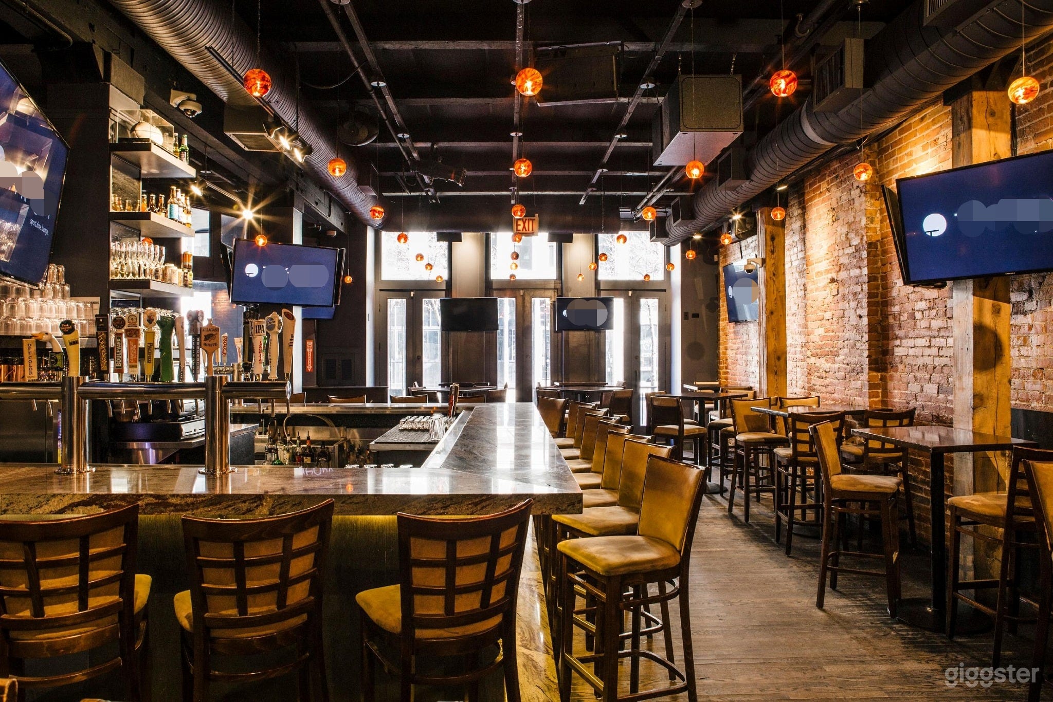 Upscale Sports Lounge and Restaurant in Chicago (FULL VENUE) Photo 1