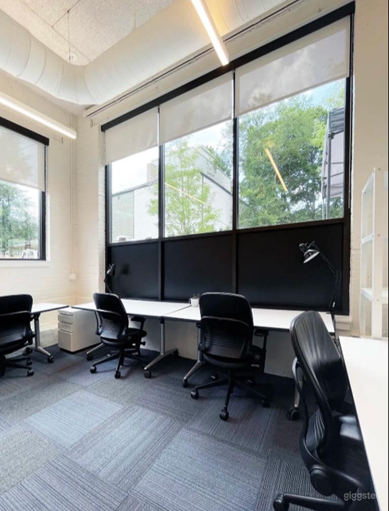  Sun-Drenched Meeting + Workspace — Best View in JP 