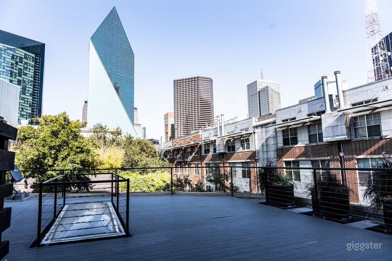  Rooftop - located 3 blocks from House of Blues Dallas - rooftop has 360 view  