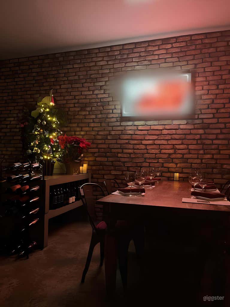  Intimate Inside Space 