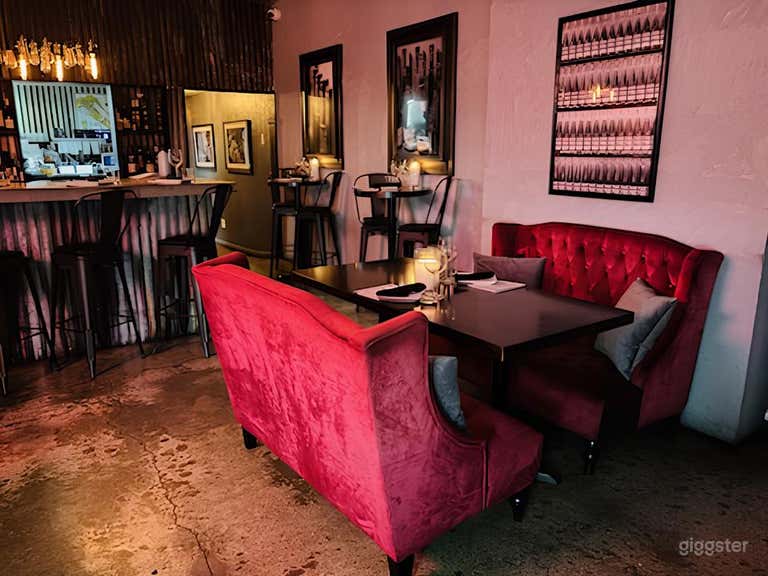  Intimate Inside Space 