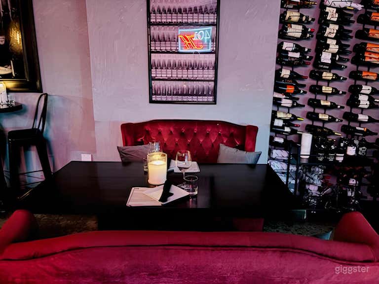  Intimate Inside Space 