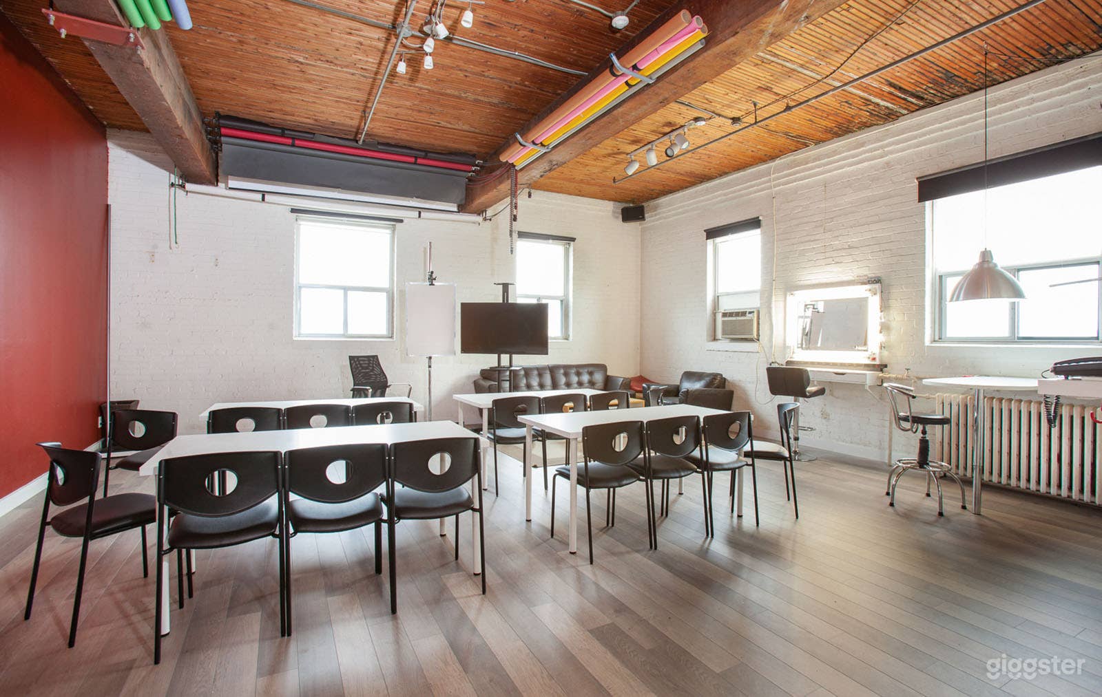 Spacious Queen West Studio Loft Photo 3