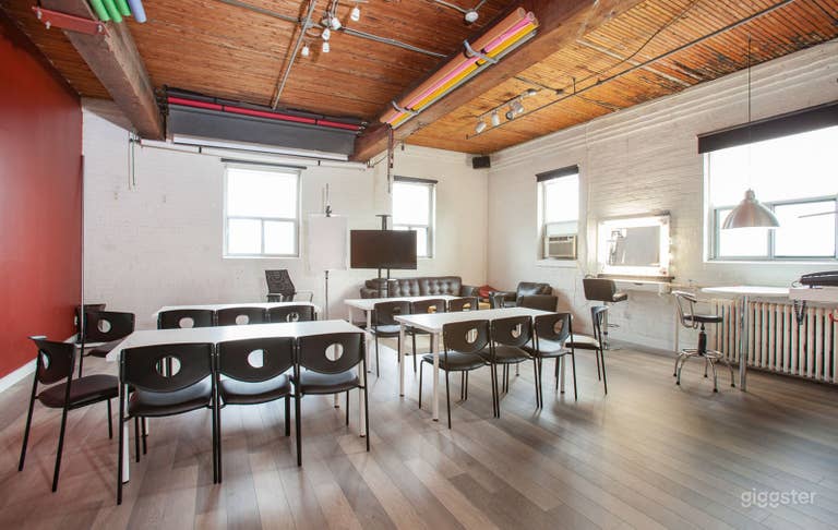  Spacious Queen West Studio Loft 