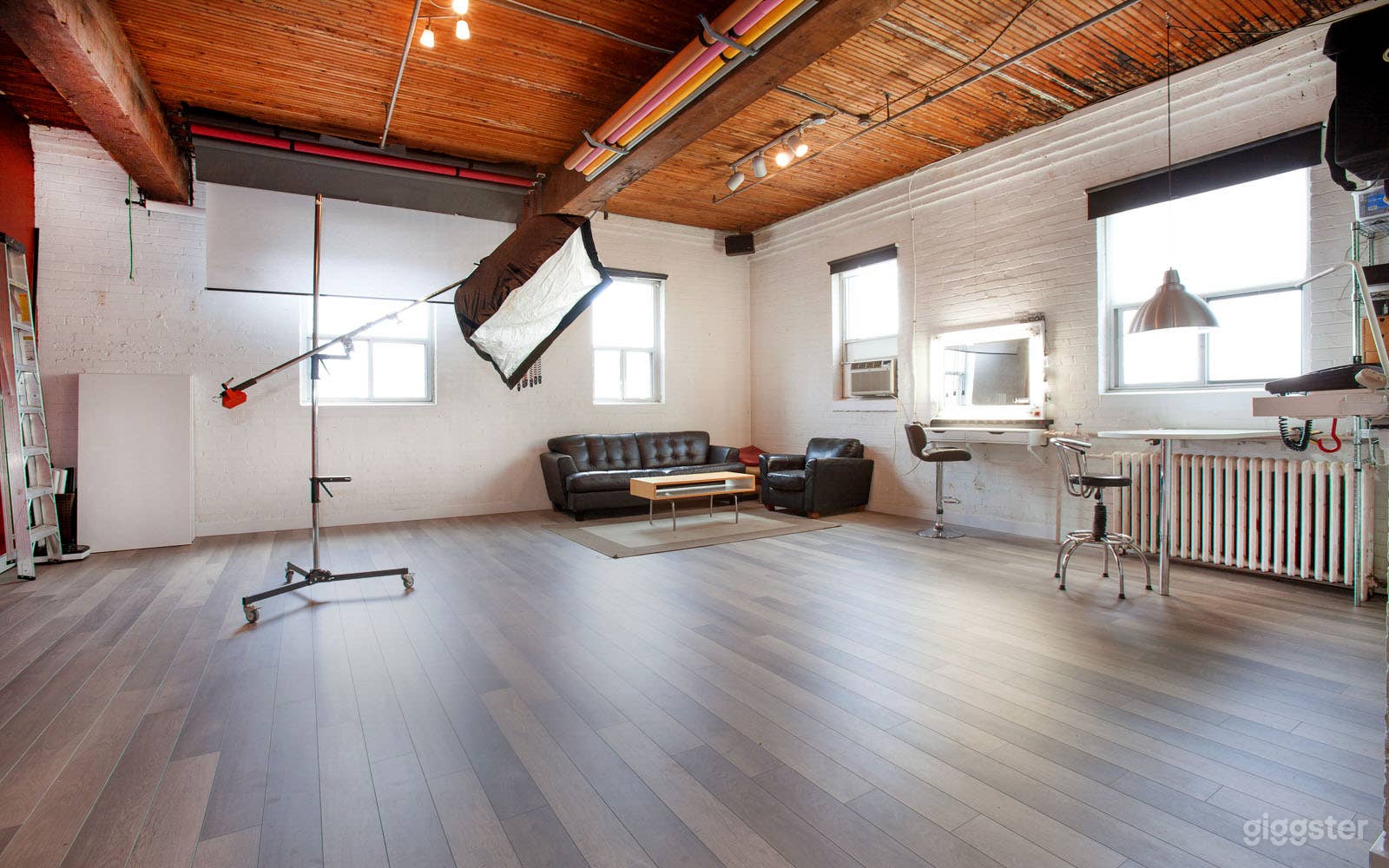 Spacious Queen West Studio Loft Photo 1