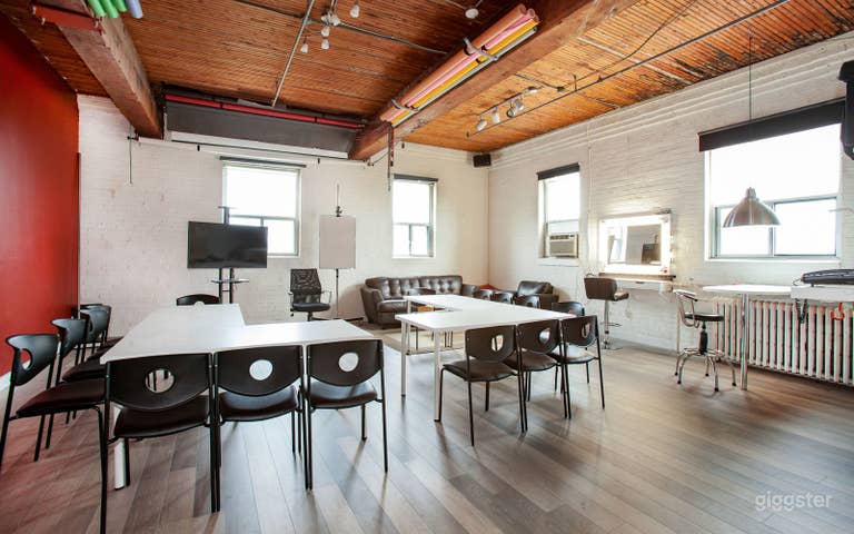  Spacious Queen West Studio Loft 