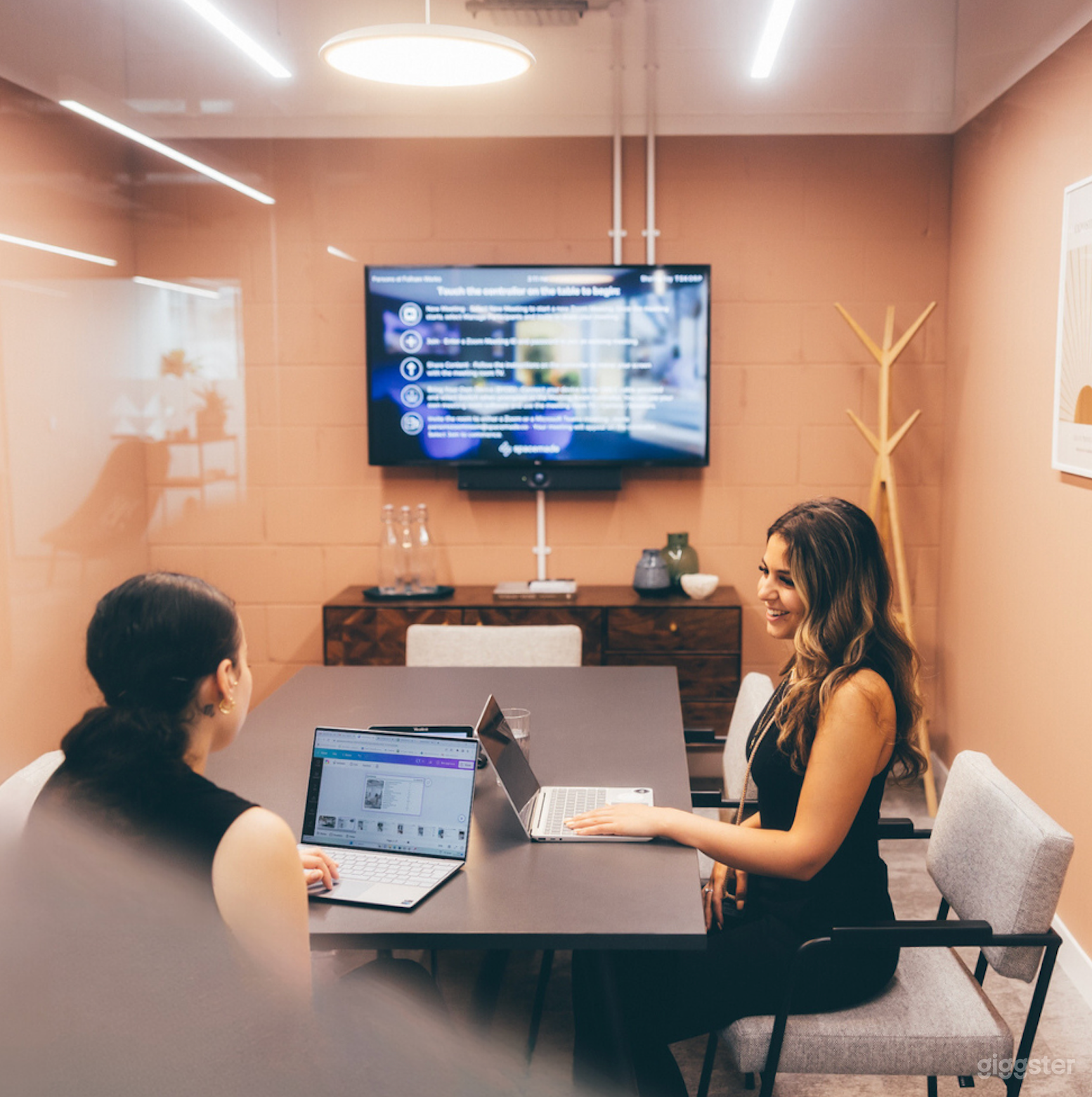 Parsons Room Good for 6 Persons Photo 1