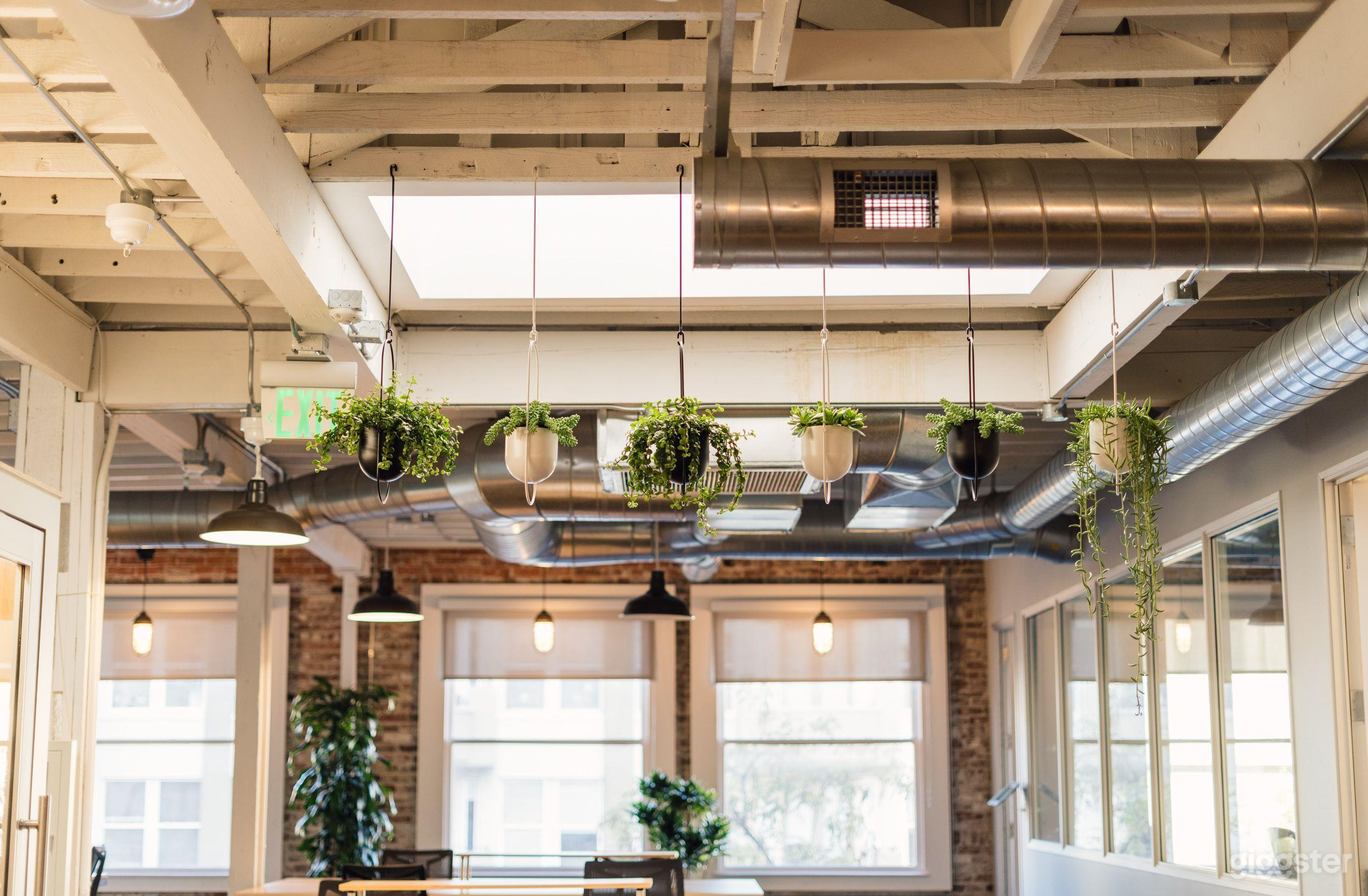 Conference Room: Private Meeting Room for 4 Photo 4