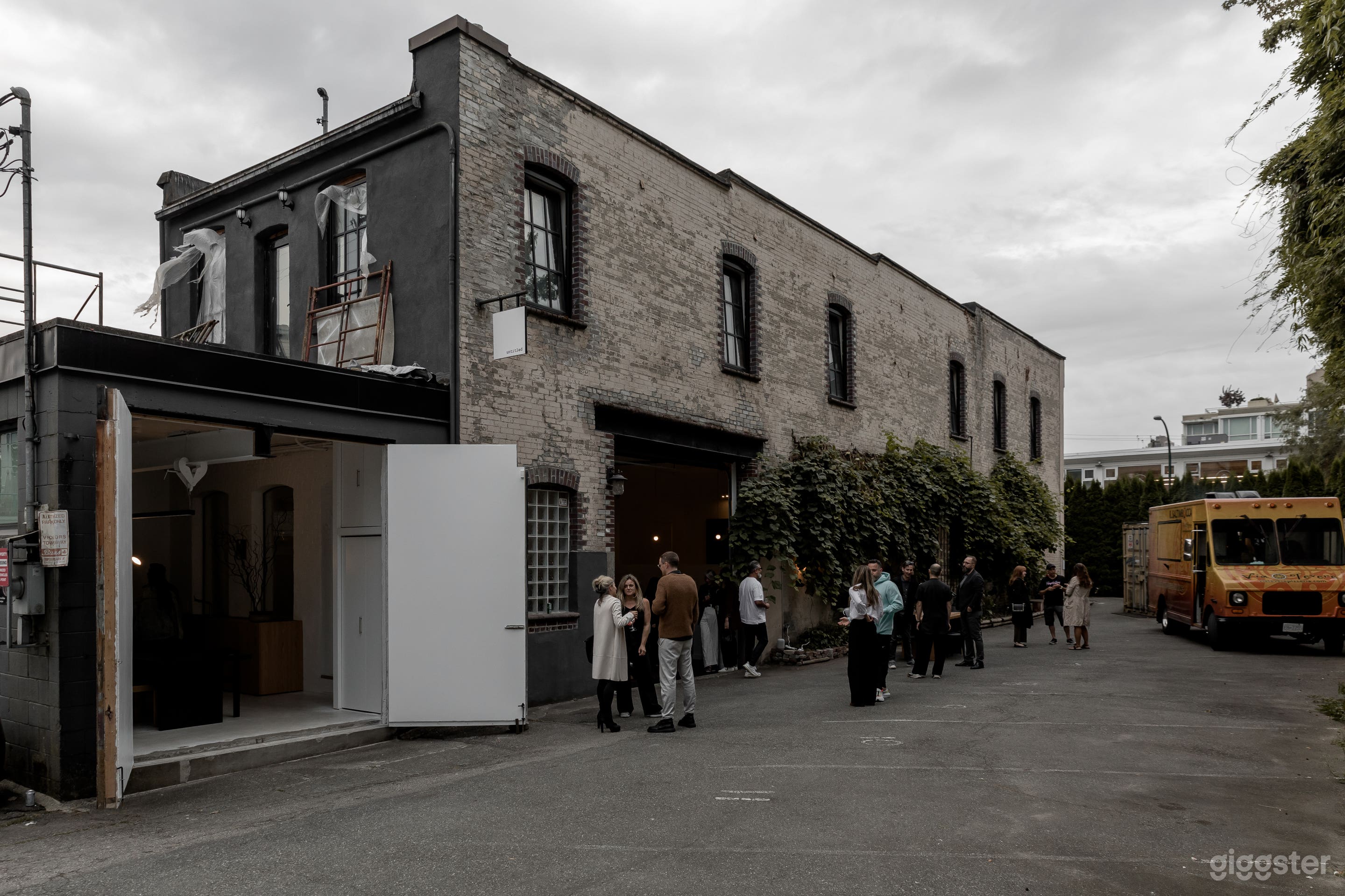 Minimalist Heritage Design Studio Photo 3