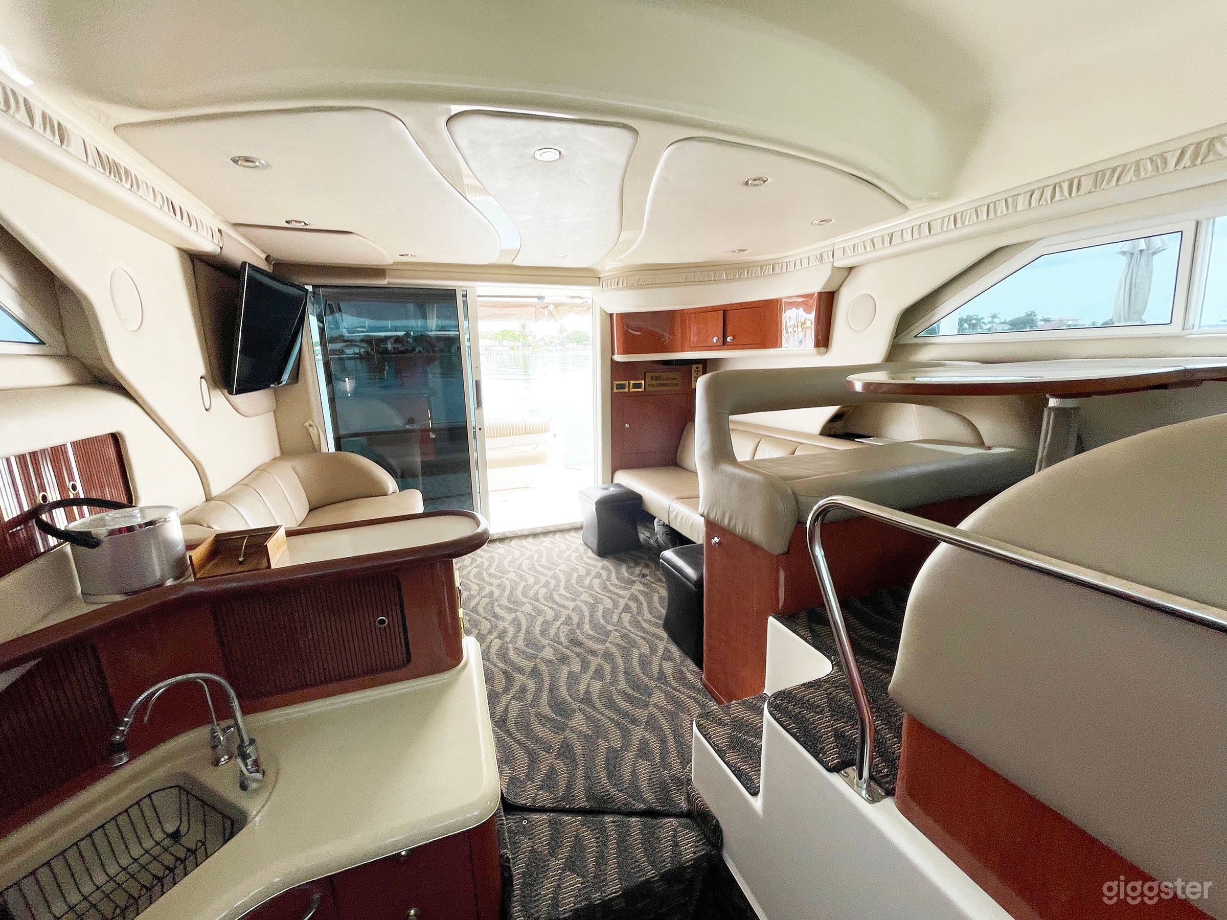 45ft Sedan Bridge (CLUB FANTASEA) Photo 4