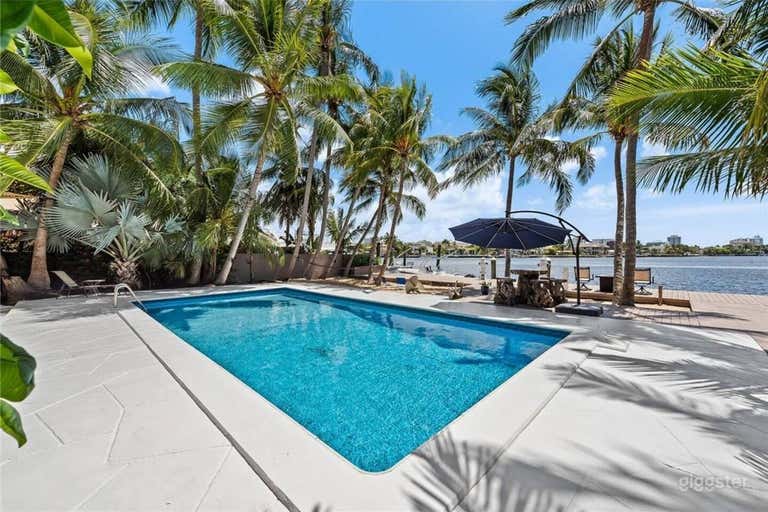  Waterfront Paradise Nest with heated pool 