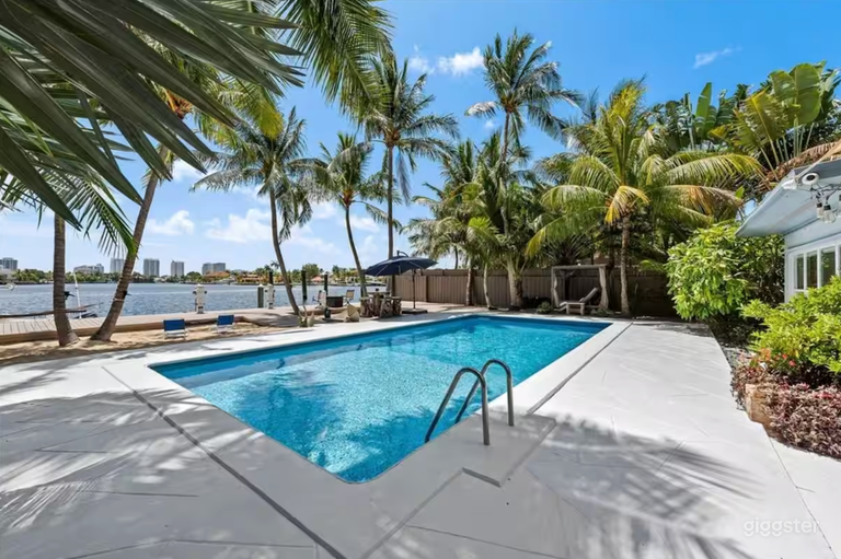  Waterfront Paradise Nest with heated pool 