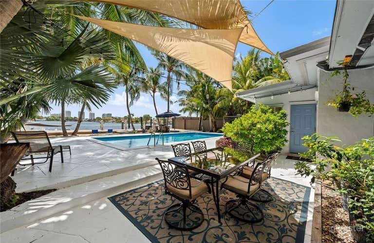  Waterfront Paradise Nest with heated pool 